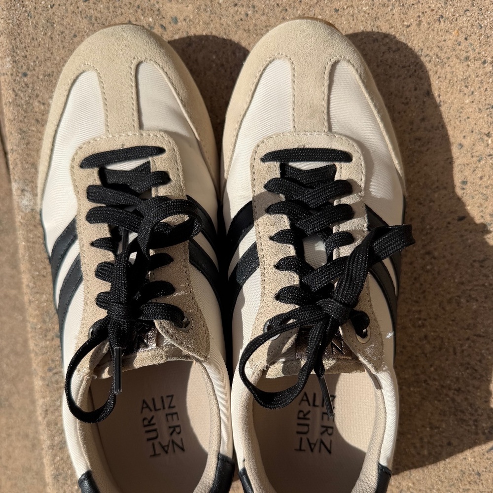 Naturalizer Lorena Sneaker (Women) Size 8.5W